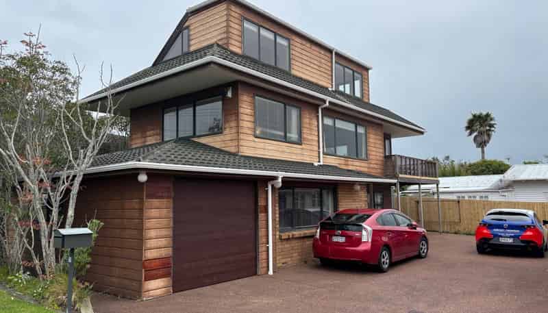 11 Moana Avenue, Belmont