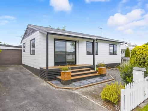 42 Quinn Road, Levin