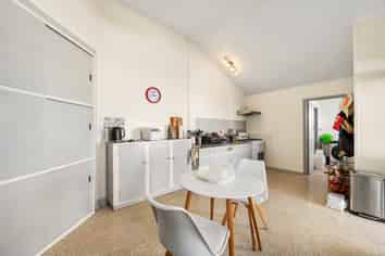 18-20 Poplar Grove, Thorndon