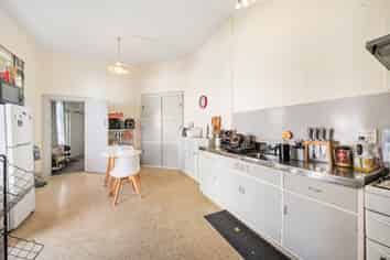18-20 Poplar Grove, Thorndon