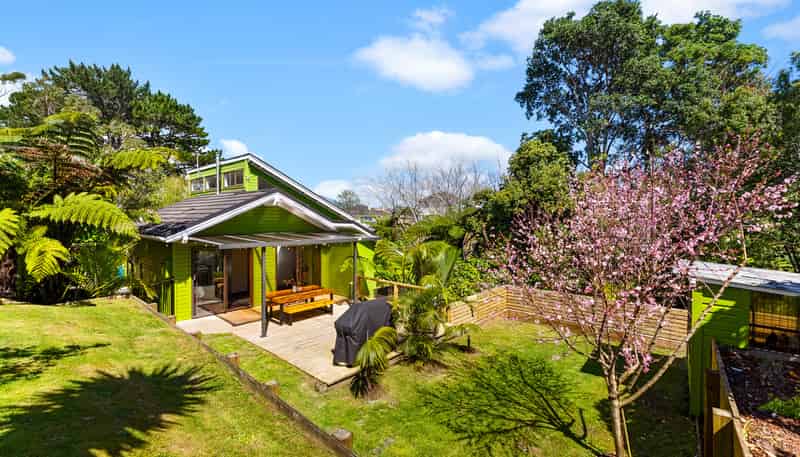 18b Mayfair Place, Westown