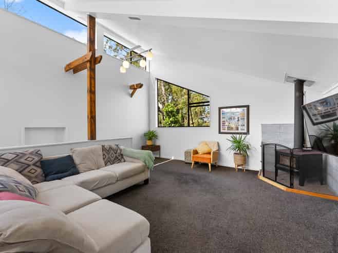 18b Mayfair Place, Westown