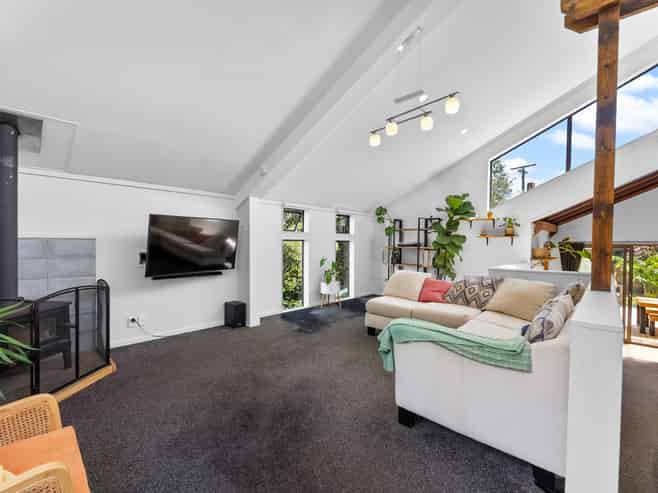 18b Mayfair Place, Westown