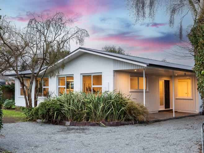 8a Rosedale Place, Avonhead