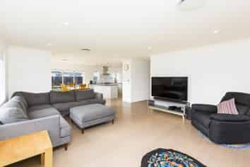 15 Filmer Crescent, Wallaceville