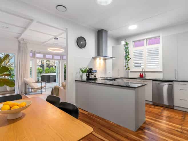 16 Walmer Road, Point Chevalier