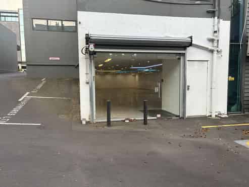 Prime Newmarket retail/storage