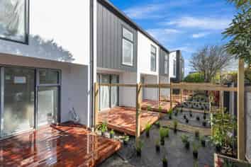 1-6 / 20 Whiteleigh Avenue, Addington