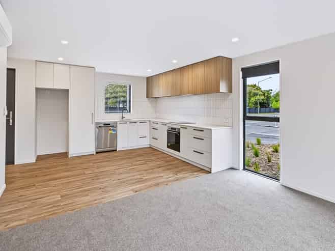 25 Shirley Road, Shirley