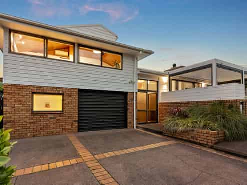 2/33 Sharon Road, Waiake