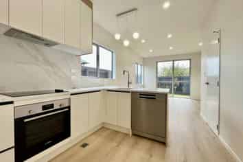 9/9 Coral Crescent, Panmure