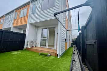 9/9 Coral Crescent, Panmure