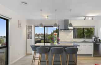 2/4 Kupari Place, Totara Vale