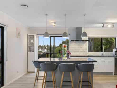 2/4 Kupari Place, Totara Vale