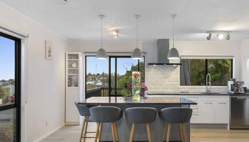 2/4 Kupari Place, Totara Vale