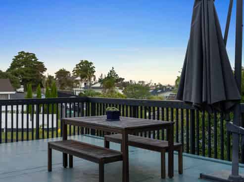 2/4 Kupari Place, Totara Vale