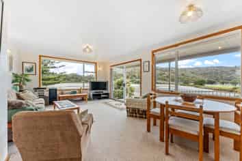 17 Weranui Road, Waiwera