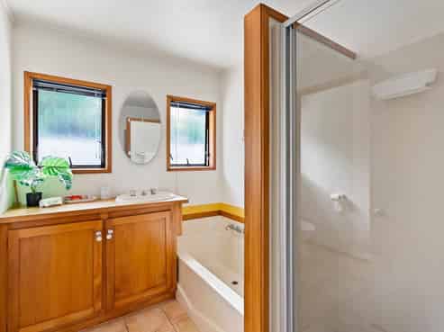 17A  Rangitoto Terrace, Milford