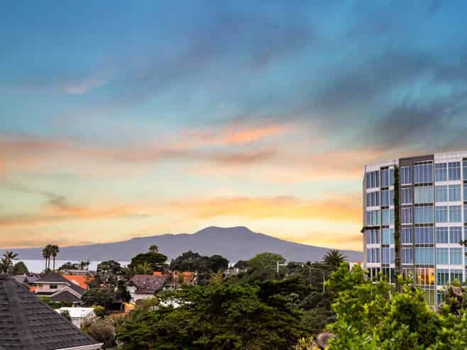 17A  Rangitoto Terrace, Milford