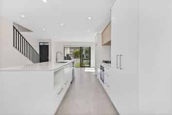 17 Whimbrel Road, Flat Bush