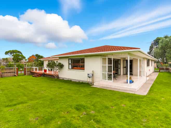 11 The Avenue, Paraparaumu Beach