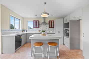 64 Willowview Drive, Redwood