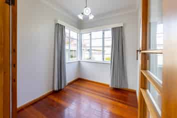 15 Kauri Street, Roslyn