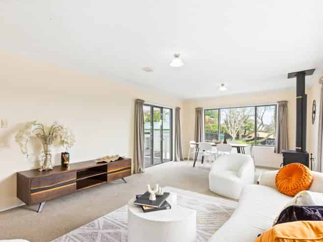 16 Mirovale Place, Totara Vale