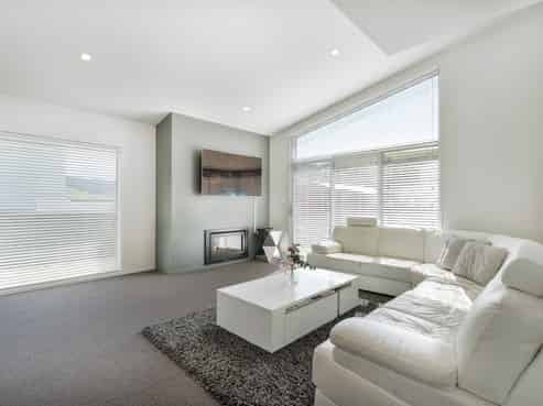 10 Crompton Avenue, Churton Park