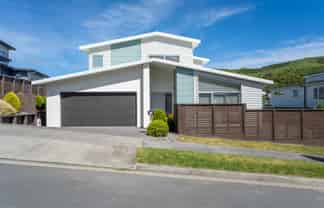 10 Crompton Avenue, Churton Park