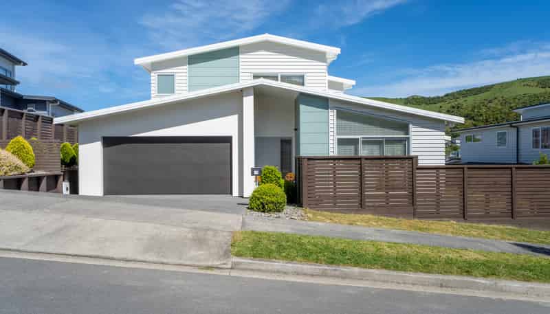 10 Crompton Avenue, Churton Park