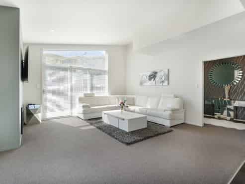 10 Crompton Avenue, Churton Park