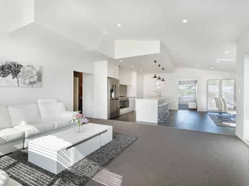 10 Crompton Avenue, Churton Park