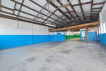 Showroom/Workshop next to Karanga-a-Hape Station