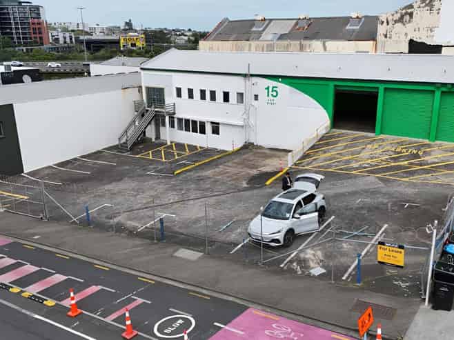 Showroom/Workshop next to Karanga-a-Hape Station