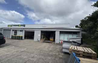 Small warehouse unit on Wairau Road