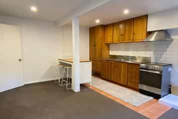 21B Asquith Terrace, Brooklyn