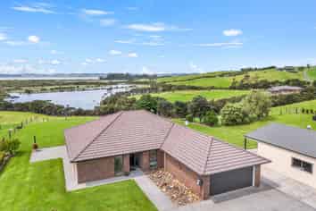 38D Kaipara Lake Road, Helensville