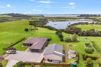 38D Kaipara Lake Road, Helensville