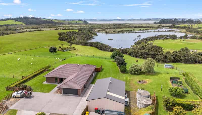 38D Kaipara Lake Road, Helensville