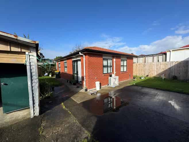 32 Sharland Avenue, Manurewa
