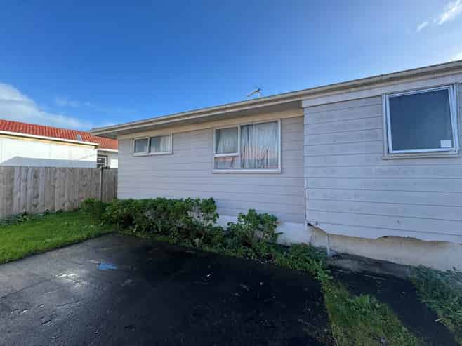 32 Sharland Avenue, Manurewa