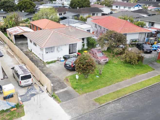 32 Sharland Avenue, Manurewa