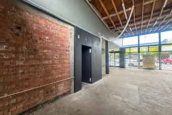 Ellerslie Retail Tenancy with Rear Access
