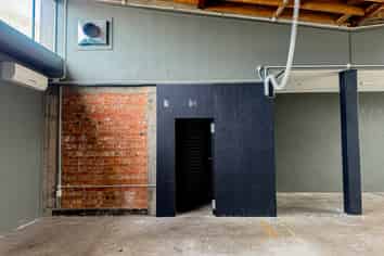 Ellerslie Retail Tenancy with Rear Access