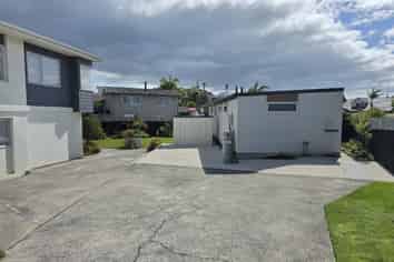 43 Eaton Crescent , Matua