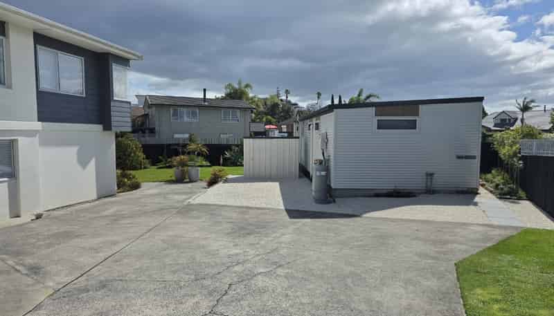 43 Eaton Crescent , Matua