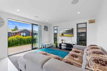 90 Hills View Drive, Papamoa