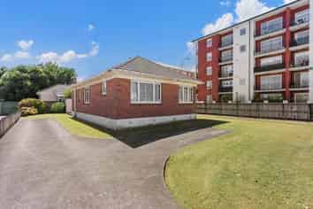 1191 New North Road, Mount Albert