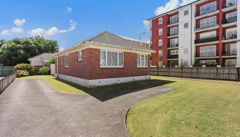 1191 New North Road, Mount Albert